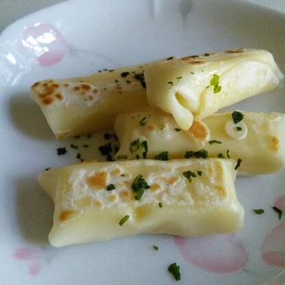 ベビーチーズを半分に切って巻きました

おやつにも良いですね～( ＾ω＾ )止まらなくなりますが(^_^;)


とても美味しかったですヽ(*´∀｀)ﾉ♪
